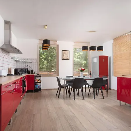 Zora's Casa de Férias Siófok